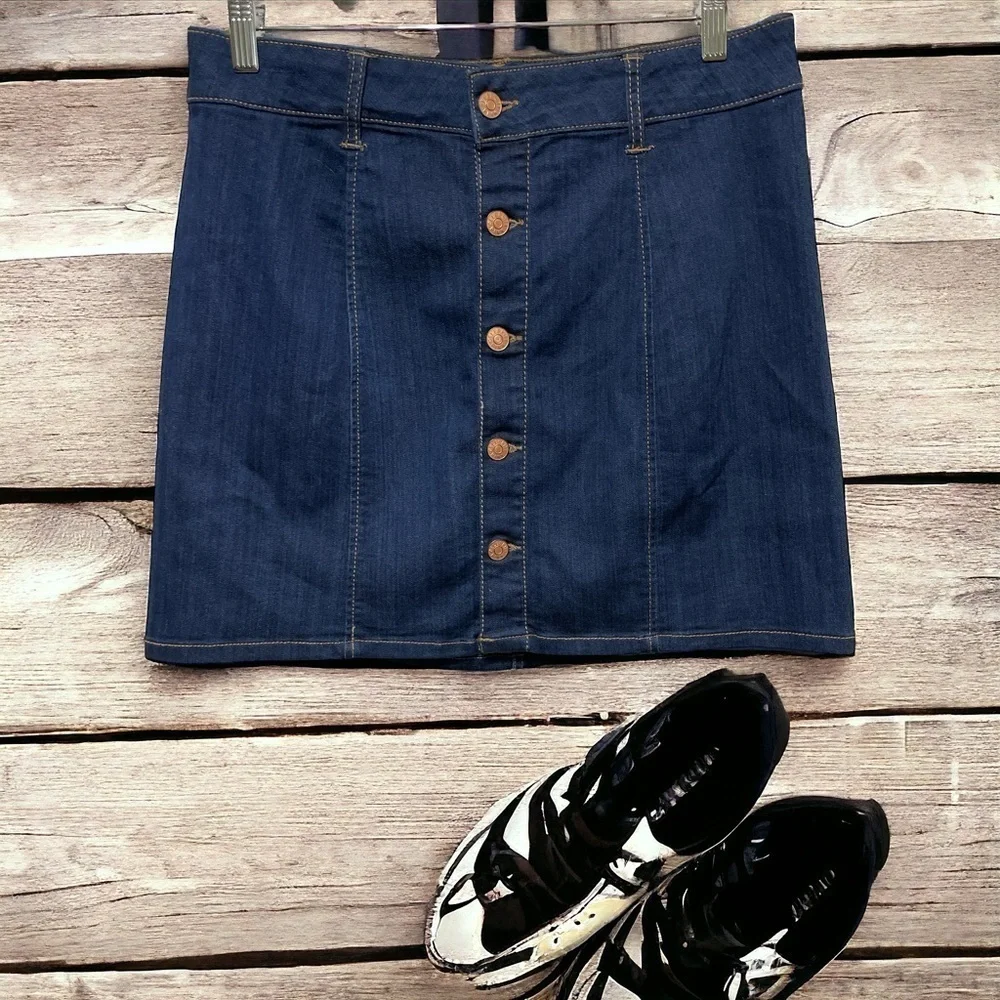 CELEBRITY PINK Denim Button Front Mini Skirt - Size Junior 13/31